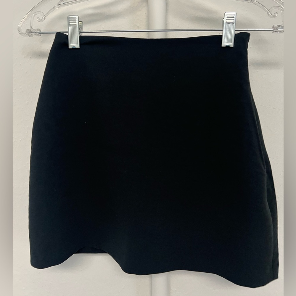 A&F Scarlett Premium Crepe Mini Skort